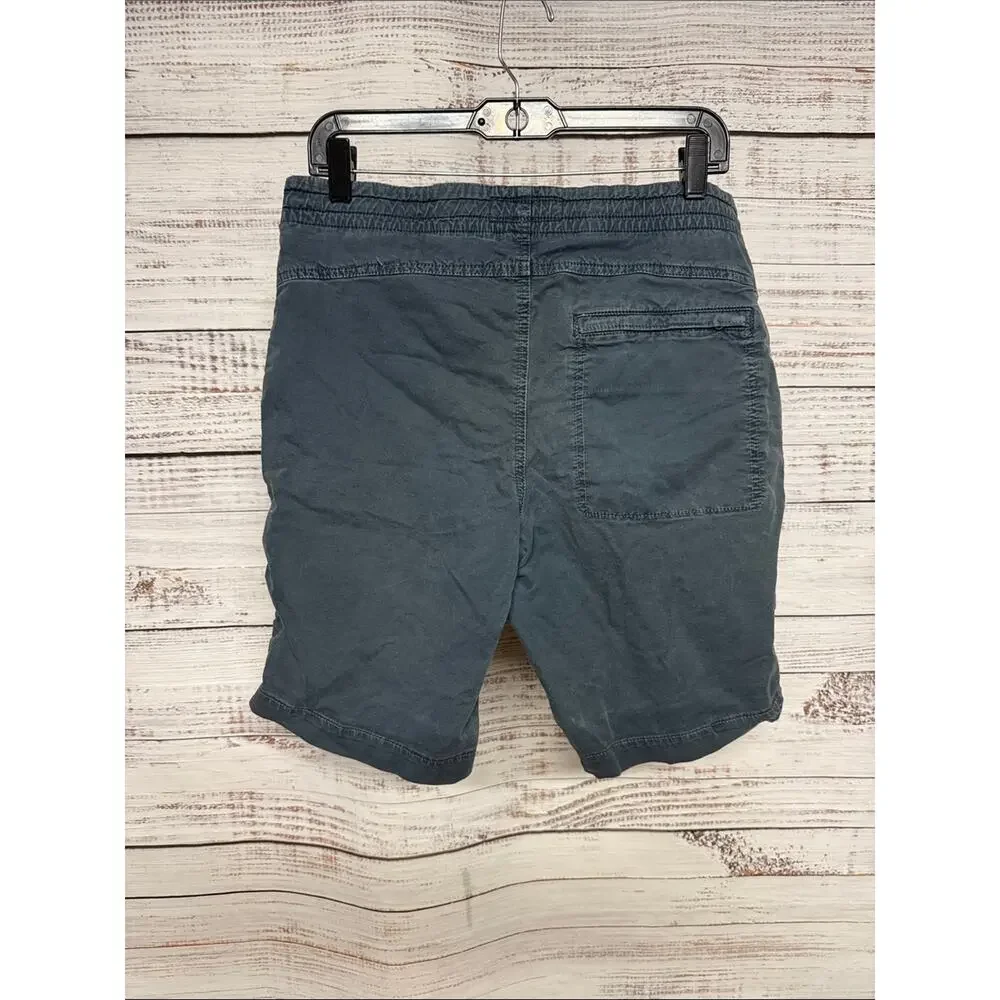 American Eagle Outfitters 17 across